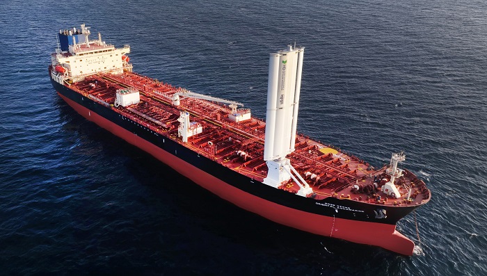 [thumb]HD한국조선해양이 자체 개발한 ‘윙세일’ 시제품의 해상 실증 모습.jpg