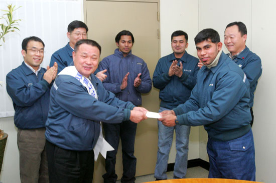 現代重, 스리랑카 근로자들 장애인에 성금