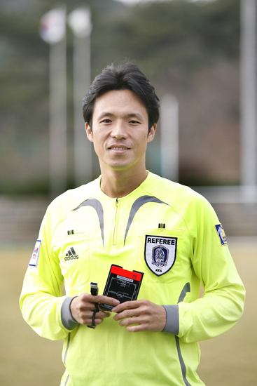첫 국제축구심판 탄생
