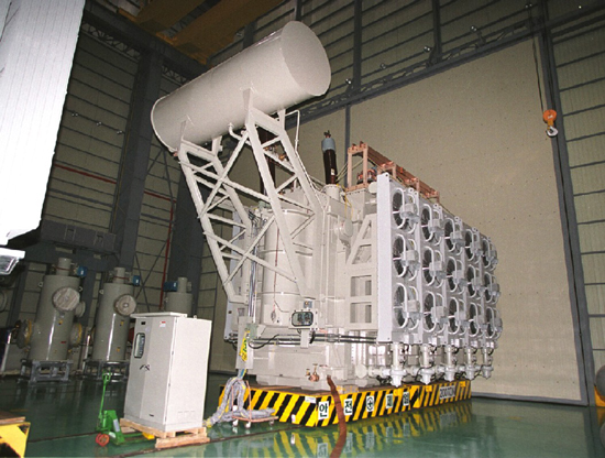 사 진: 국내 최대 용량의 840MVA 월성원자력발전소 주 변압기.

