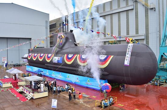 3일 오전 울산 현대중공업에서 214급 잠수함인 ‘윤봉길함’의 진수식이 열렸다.
