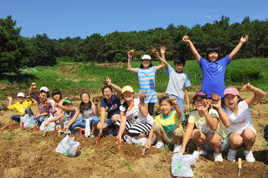 고구마 캐며, 자연의 소중함을 배웠어요!