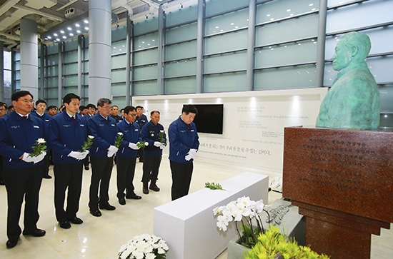 현대重, 정주영 현대 창업자 17주기 추모행사 가져