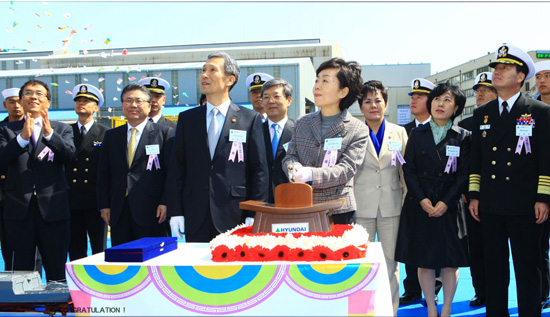 세 번째 이지스함 ‘류성룡함’ 진수