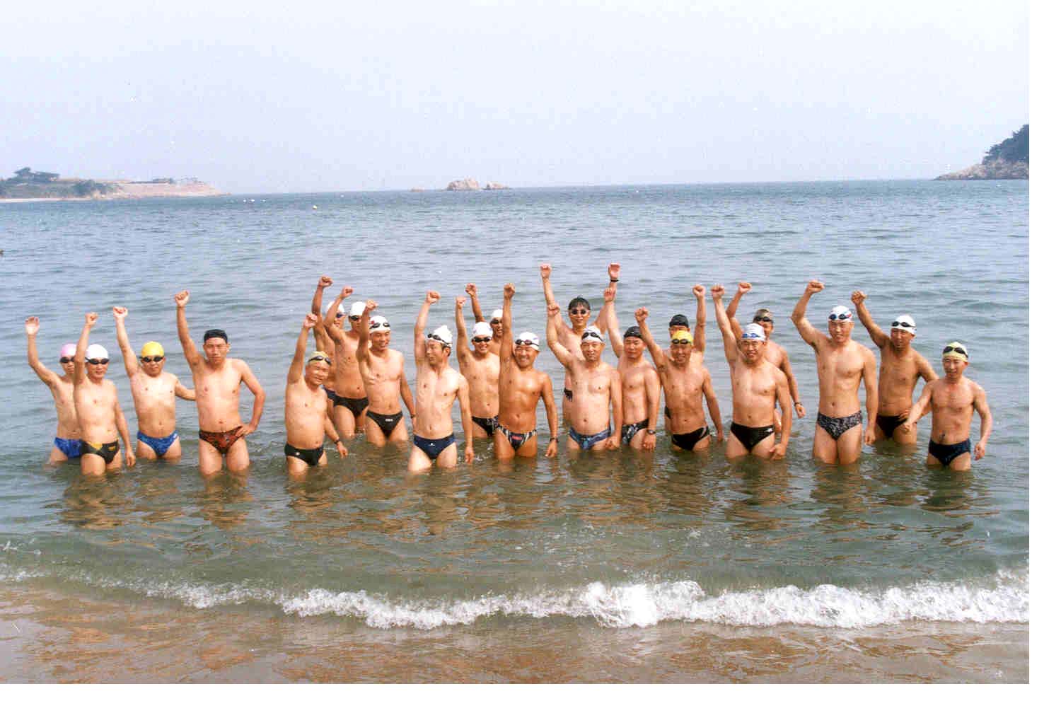 現重 사원들, 3km 바다수영 도전