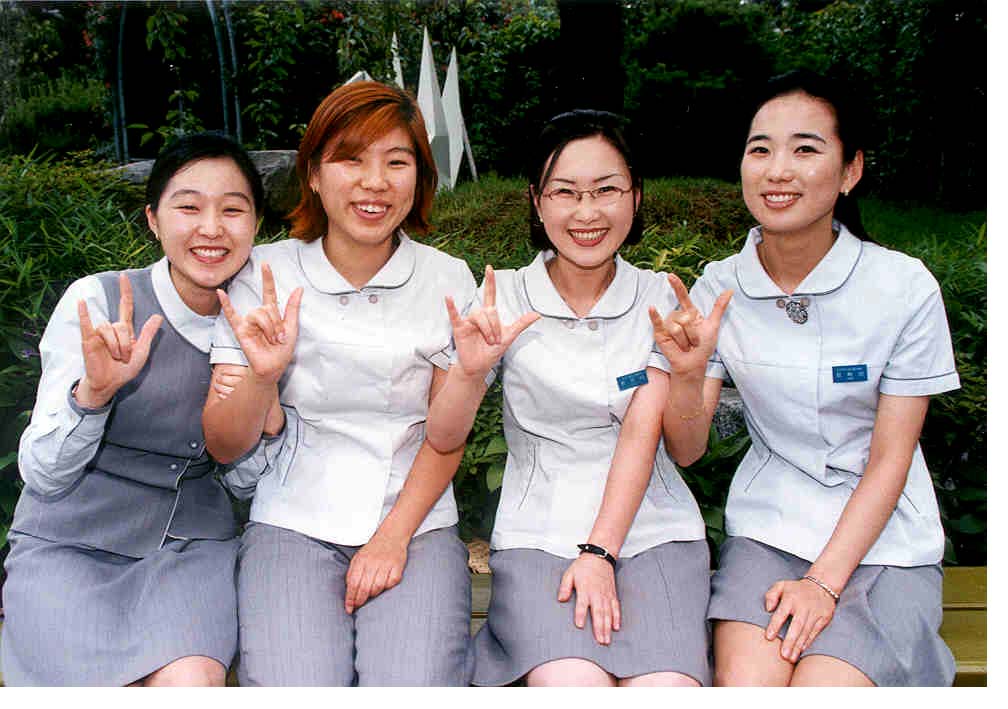  손짓으로 전하는  따뜻한 마음  